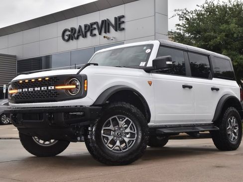 Certified 2024 Ford Bronco Badlands AWD/4WD image 2