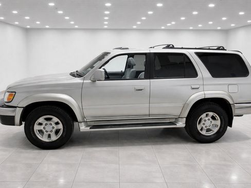 Used 2000 Toyota 4Runner SR5 image 2