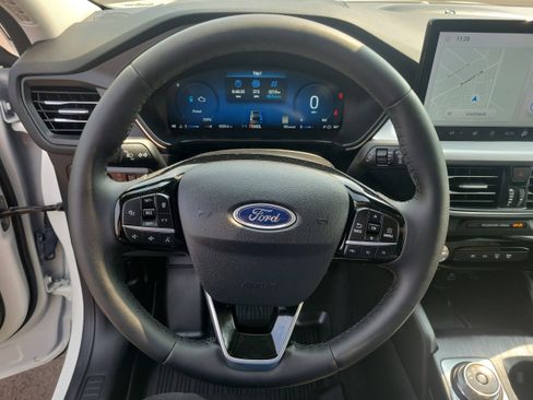 Used 2023 Ford Escape Platinum w/ Premium Technology Package image 23