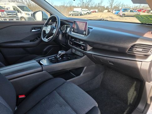 Used 2023 Nissan Rogue SV image 38