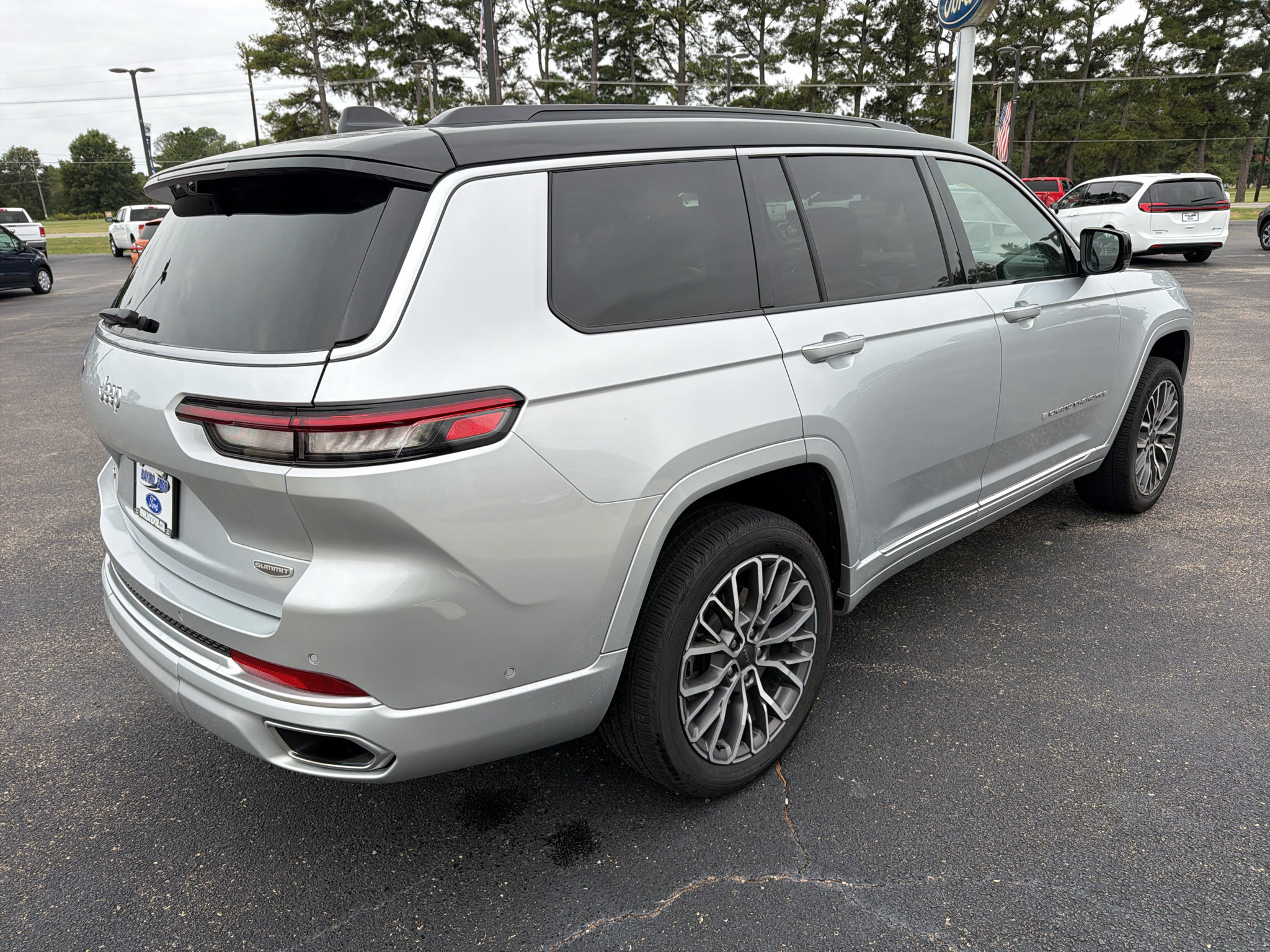 Used 2025 Jeep Grand Cherokee L Summit AWD/4WD image 6