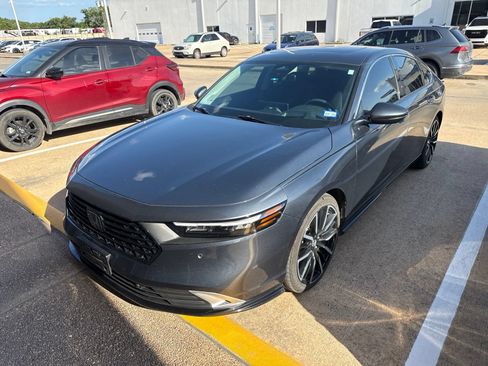 Used 2024 Honda Accord Touring image 3