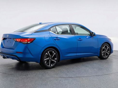 Used 2025 Nissan Sentra SV FWD image 9