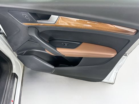 Used 2022 Audi Q5 2.0T Premium Plus w/ Premium Plus Package image 32