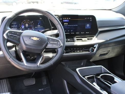 Used 2025 Chevrolet Equinox LT w/ Safety and Technology Package FWD image 14