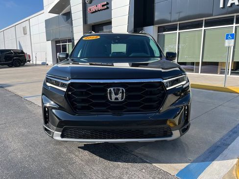 Used 2025 Honda Pilot Touring image 2