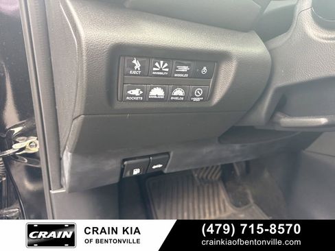 Used 2023 Nissan Kicks SR w/ SR Premium Package FWD image 13