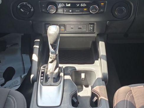 Used 2022 Nissan Frontier SV AWD/4WD image 19
