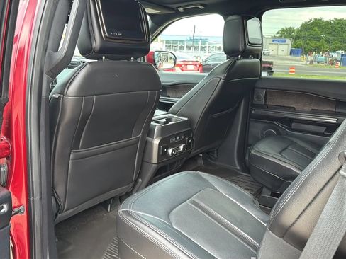 Used 2018 Ford Expedition Limited w/ Equipment Group 301A AWD/4WD image 38