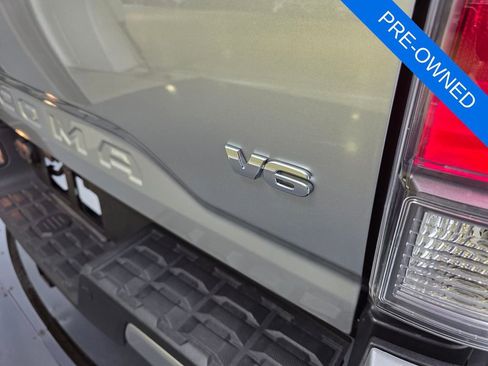 Used 2023 Toyota Tacoma TRD Off-Road w/ TRD Premium Off Road Package AWD/4WD image 17