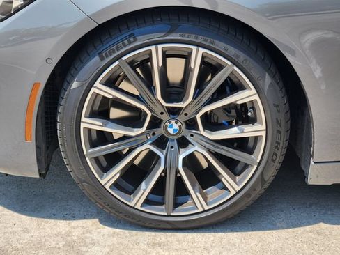 Used 2022 BMW 740i w/ M Sport Package RWD image 10
