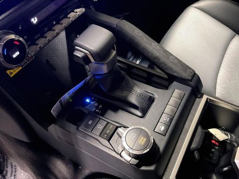 Used 2025 Toyota Tacoma Limited image 17