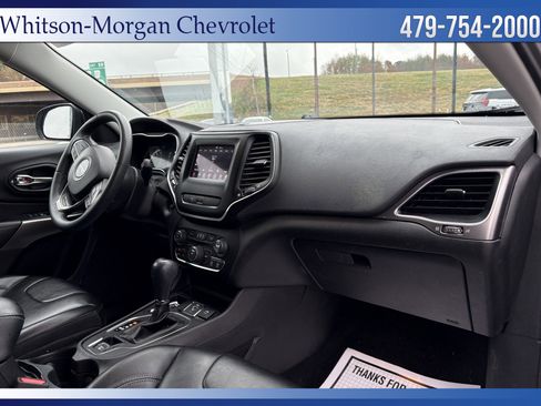 Used 2020 Jeep Cherokee Latitude Plus image 32