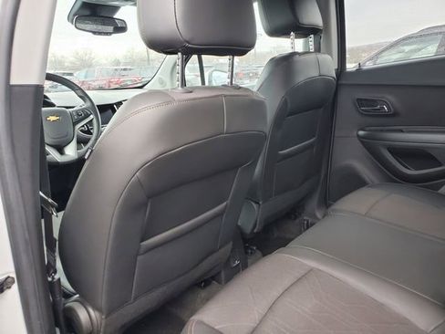 Certified 2022 Chevrolet Trax LT w/ LT Convenience Package image 13