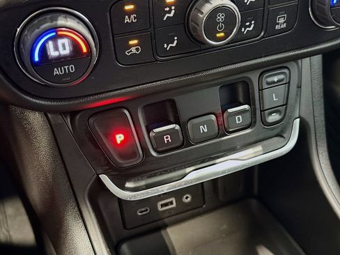 Used 2019 GMC Terrain SLT w/ Preferred Package FWD image 18