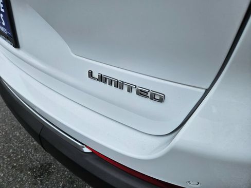 Used 2023 Jeep Grand Cherokee L Limited w/ Luxury Tech Group II AWD/4WD image 12