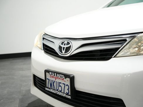 Used 2013 Toyota Camry LE image 3