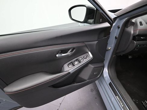 Used 2025 Nissan Sentra SR w/ SR Premium Package FWD image 11