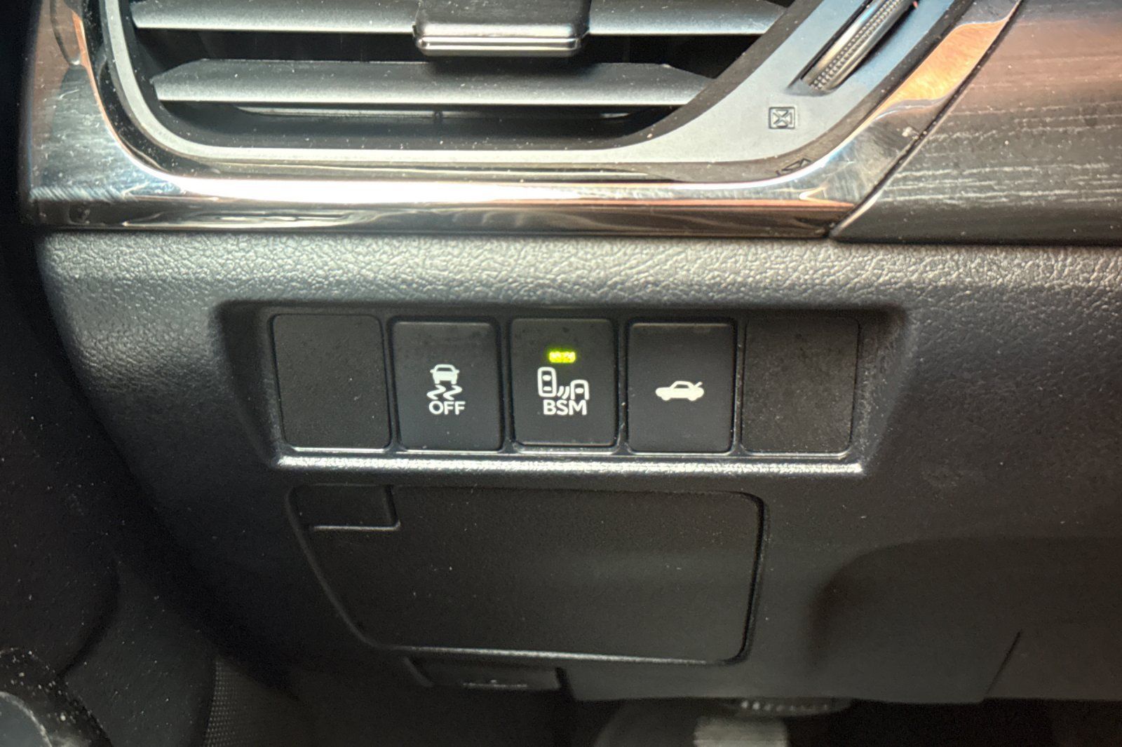 Used 2016 Toyota Avalon Touring FWD image 37
