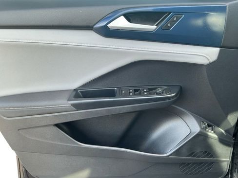 Used 2024 Volkswagen Taos SE w/ Panoramic Sunroof Package image 22