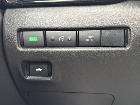 Used 2022 Nissan Sentra SV image 24