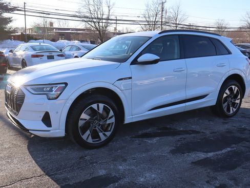 Used 2021 Audi e-tron Premium w/ Convenience Plus Package image 1