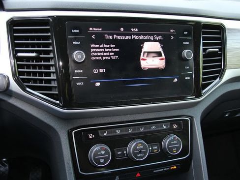 Used 2022 Volkswagen Atlas Cross Sport SE AWD/4WD image 28