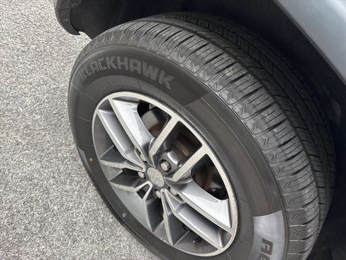 Used 2017 Jeep Grand Cherokee Limited AWD/4WD image 6