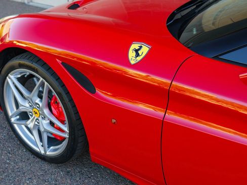 Used 2015 Ferrari California T RWD image 46