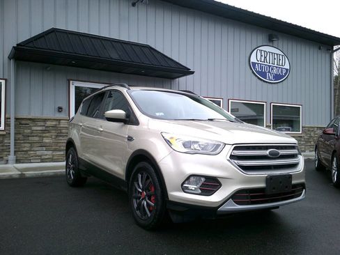 Used 2017 Ford Escape SE w/ Equipment Group 201A FWD image 1