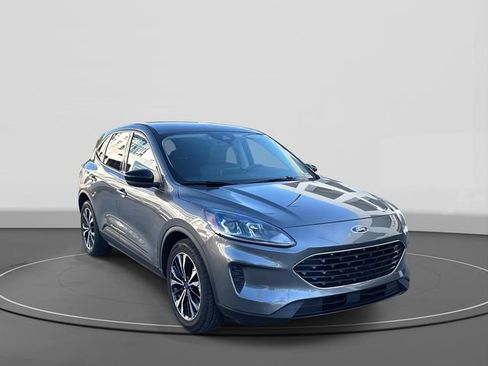 Used 2022 Ford Escape SE w/ SE Sport Appearance Package image 4