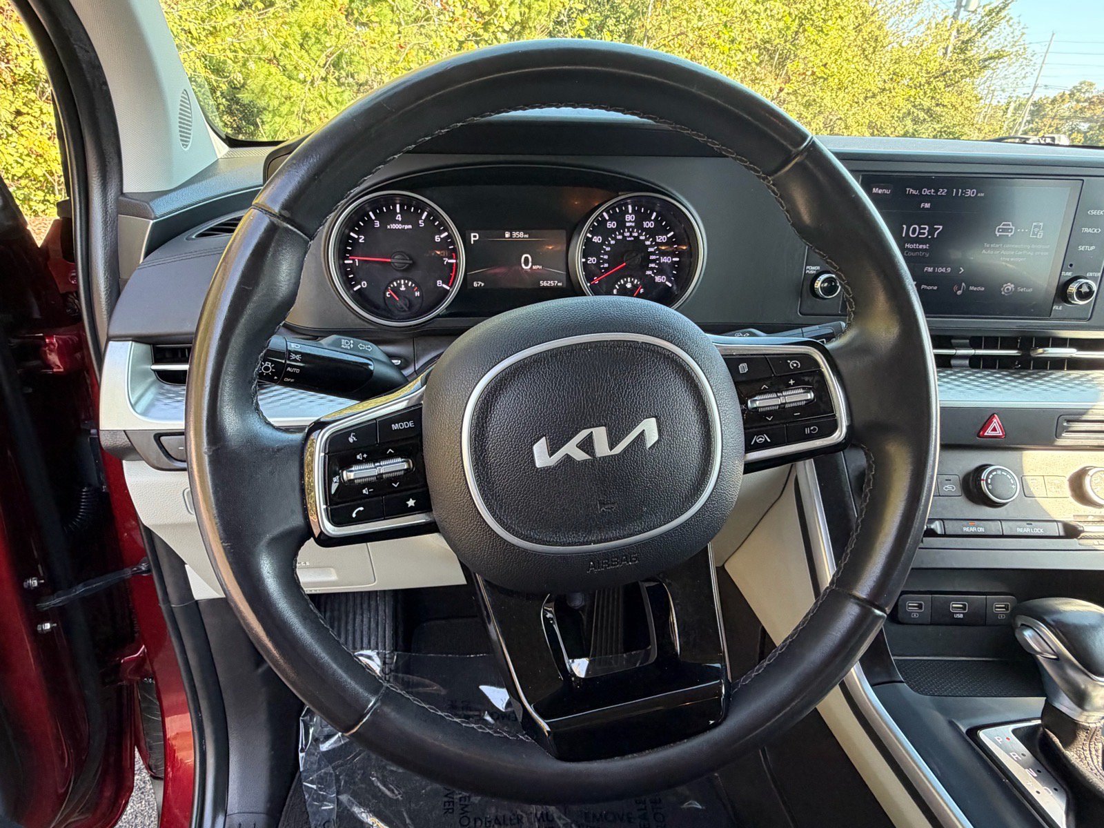 Used 2024 Kia Carnival LX FWD image 25
