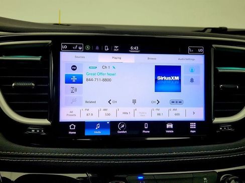 Used 2022 Chrysler Pacifica Touring-L FWD image 16