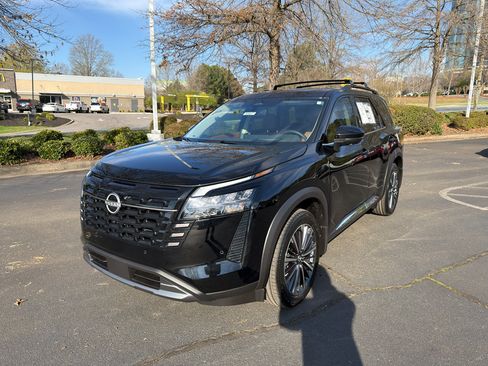 New 2026 Nissan Pathfinder Platinum image 3