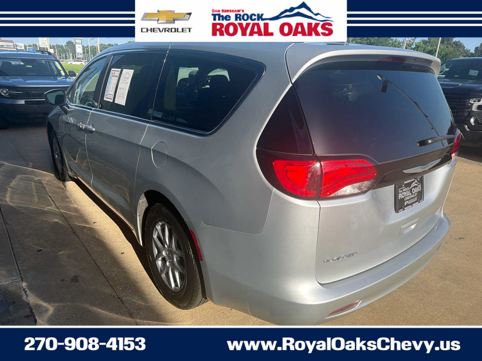 Used 2023 Chrysler Voyager LX FWD image 3