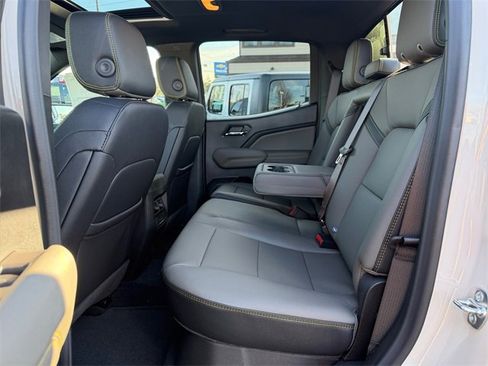 New 2026 Chevrolet Colorado ZR2 w/ Off-Road Front Bumper Package image 30