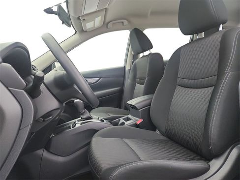 Used 2017 Nissan Rogue S image 10