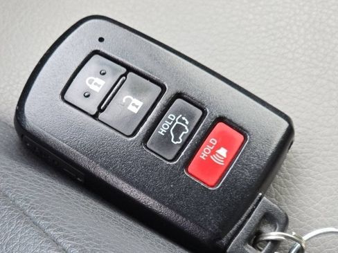 Used 2015 Toyota RAV4 Limited AWD/4WD image 83