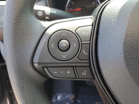 Used 2020 Toyota RAV4 LE FWD image 11
