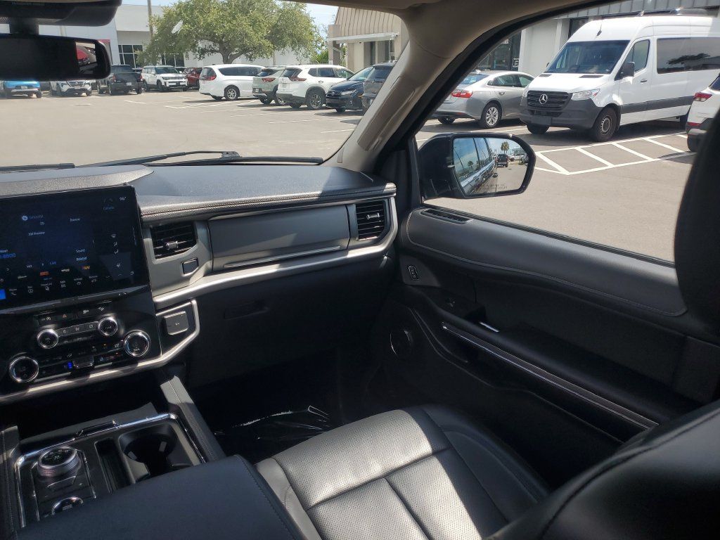 Used 2024 Ford Expedition XLT AWD/4WD image 23