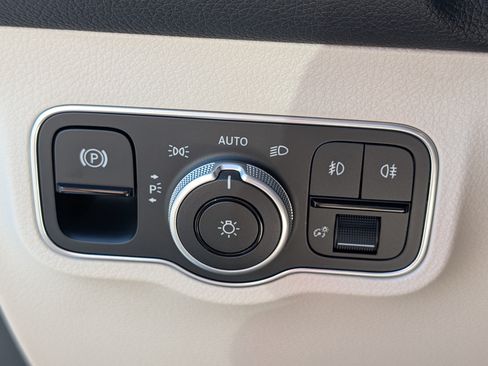 Used 2025 Mercedes-Benz GLB 250 4MATIC image 22