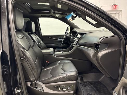 Used 2019 Cadillac Escalade Platinum AWD/4WD image 36
