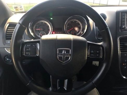 Used 2020 Dodge Grand Caravan SE image 30