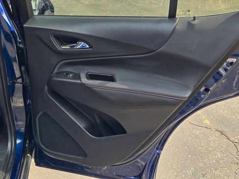 Used 2022 Chevrolet Equinox RS w/ Infotainment Package image 9