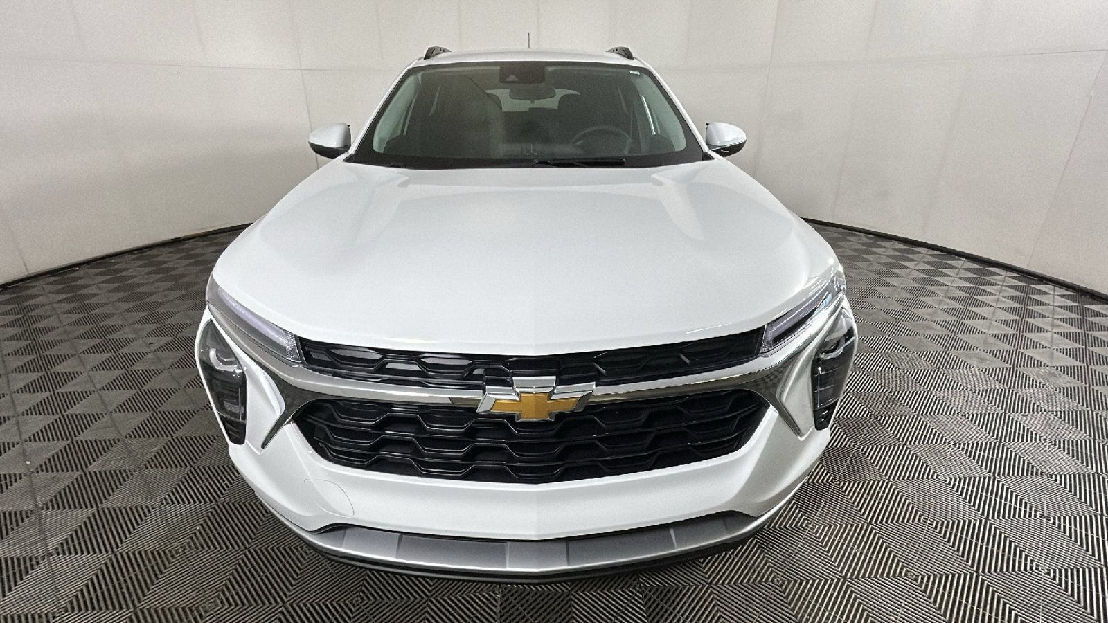 Used 2024 Chevrolet Trax LT w/ LT Convenience Package FWD image 8