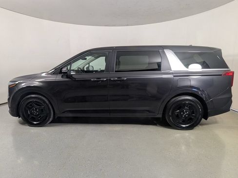 Used 2026 Kia Carnival LX FWD image 4