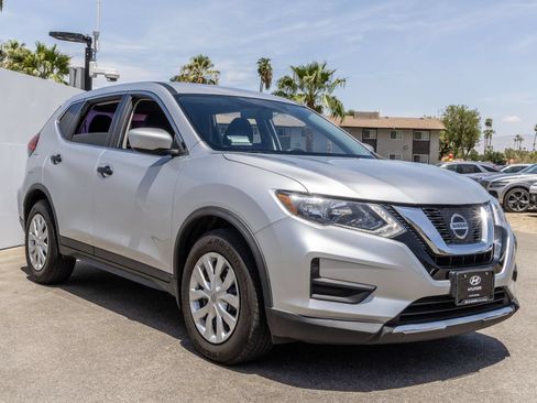 Used 2017 Nissan Rogue S FWD image 6