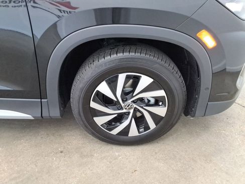 Used 2025 Volkswagen Tiguan S image 22