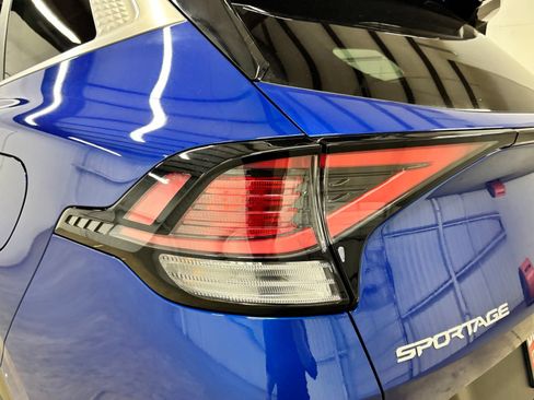 Used 2025 Kia Sportage EX FWD image 8