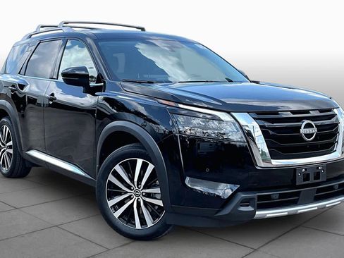 Used 2025 Nissan Pathfinder Platinum w/ Cargo Package FWD image 3